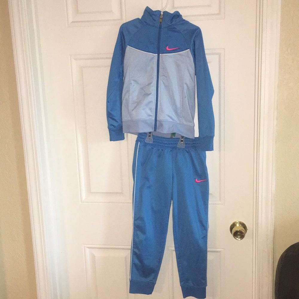 Matching Nike sportswear size 5-6 yrs